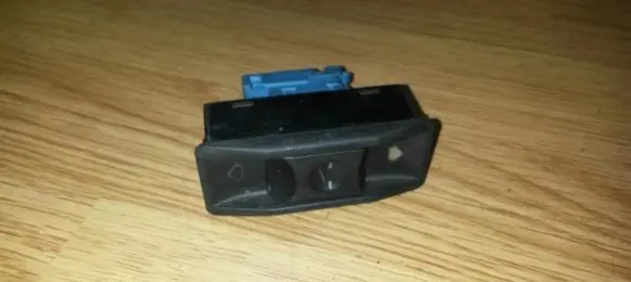 BMW 5 E34 Electric window control switch 1378442