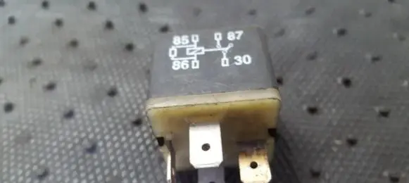 Audi TT Mk1 Other relay 431951253H