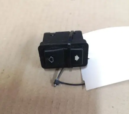 BMW 5 E39 Electric window control switch 8368974