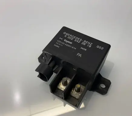 Mercedes-Benz E W211 Charging relay A0025423819 V23132A2001X14 0025423819