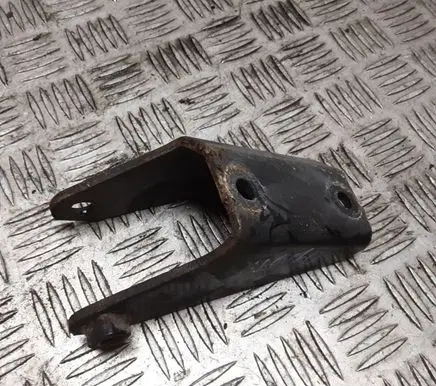 Nissan X-Trail T30 Engine mounting bracket