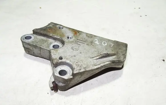 Volvo V70 Engine mounting bracket 9180996