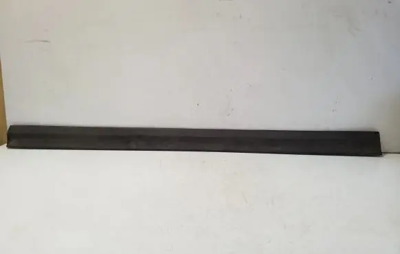Volkswagen PASSAT B4 Front door trim (molding) 3A0853515A