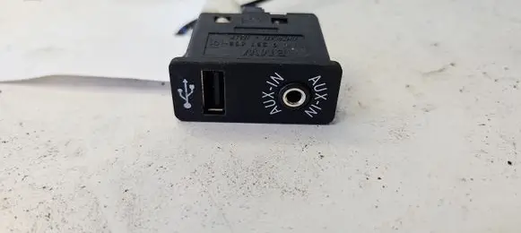 BMW 3 E90 E91 AUX in-socket connector 9237653