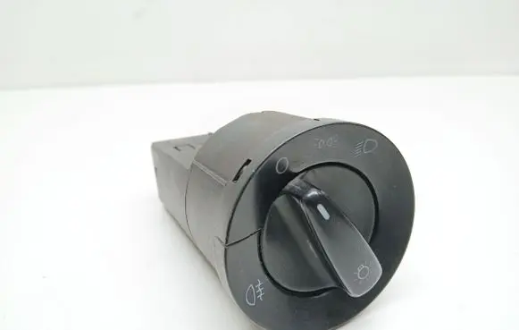 Volkswagen Golf IV Light switch 1C0941531