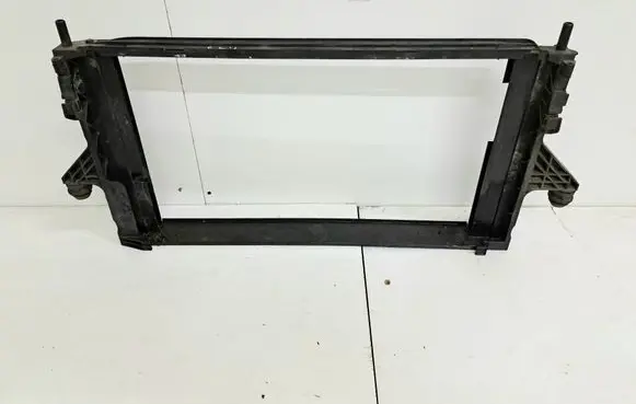 Volvo V50 Radiator mount bracket