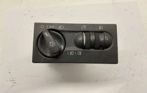 Volkswagen Golf III Light switch 1H6941531P