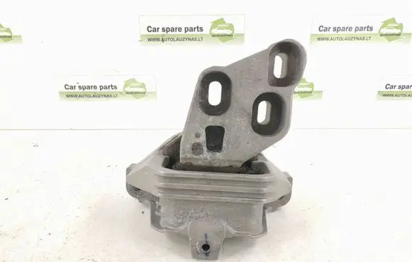 Mercedes-Benz A W176 Engine mount bracket 2462400217 A2462400217