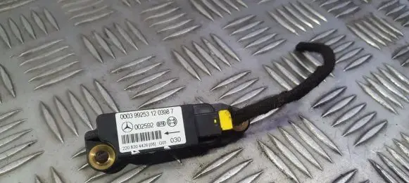 Mercedes-Benz E W210 Airbag deployment crash/impact sensor 2208204426 000399253