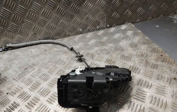 Volvo XC90 Front door lock 3799311