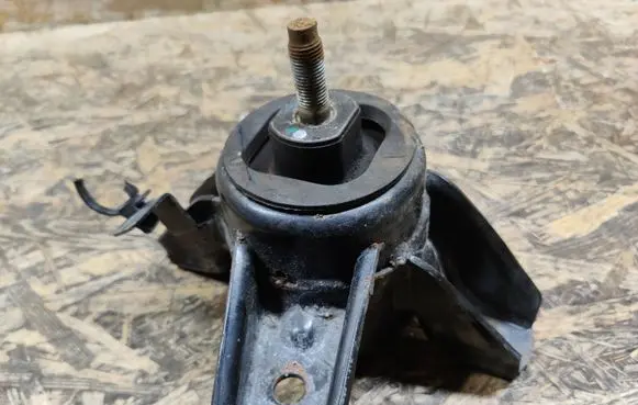 Hyundai i10 Engine mount bracket 21810B4000