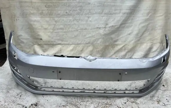 Volkswagen Golf VII Front bumper