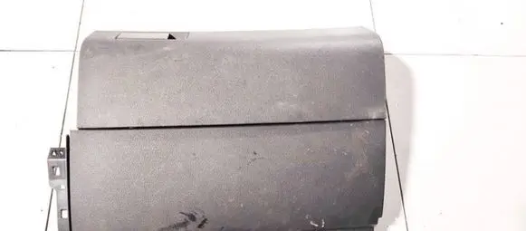 Glove box