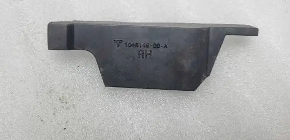 Tesla Model S Rubber seal front door (on door) 1046148-00-A