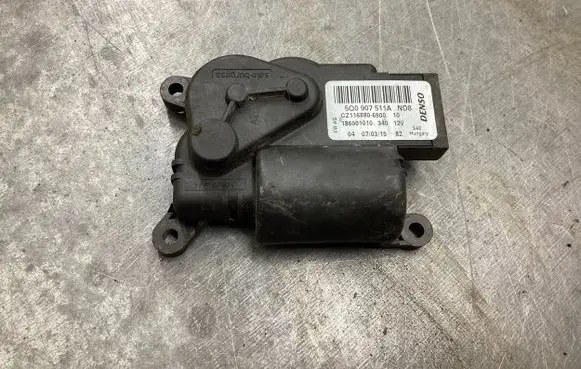 Volkswagen PASSAT B8 Air flap motor/actuator 5Q0907511A