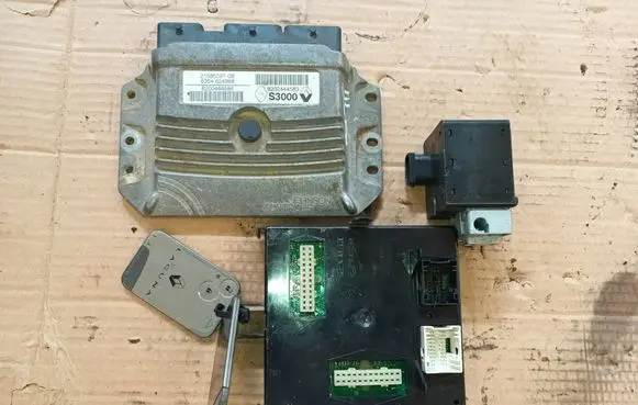 Renault Laguna II Engine ECU kit and lock set 8200444586 8200444583 P8200660166
