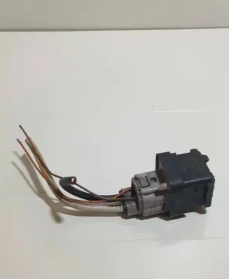 Toyota Avensis T270 Glow plug pre-heat relay 2861067010 1567000671