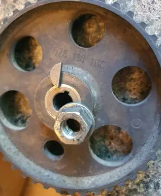 Volkswagen PASSAT B4 Camshaft pulley/ VANOS 028130111C