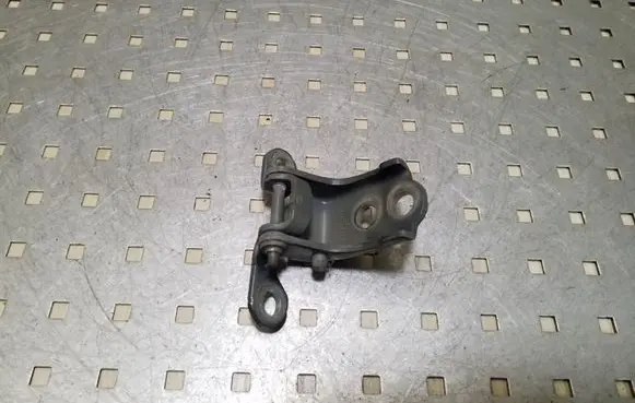 Renault Kadjar Front door upper hinge