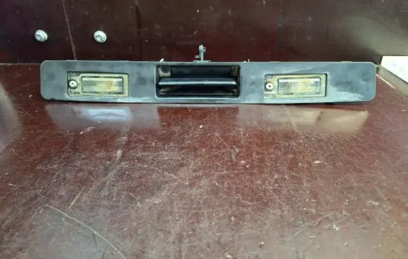 Volvo XC70 Trunk door license plate light bar 9203101