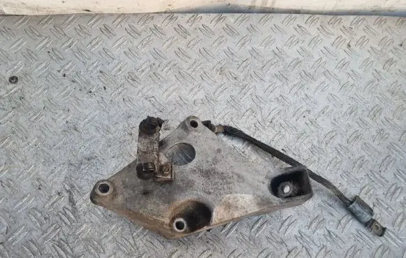 BMW 1 E82 E88 Engine mounting bracket 6775041 22116775041 59280110