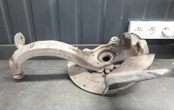 Volkswagen Phaeton Front wheel hub spindle knuckle 4E0258M