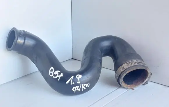 Volkswagen PASSAT B5.5 Engine coolant pipe/hose 8D0145828L