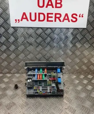 BMW 1 E81 E87 Fuse module 6906613 90404419 18842000000A