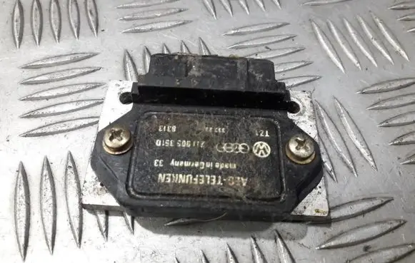 Volkswagen Golf II Ignition amplifier control unit 211905351D 3333231