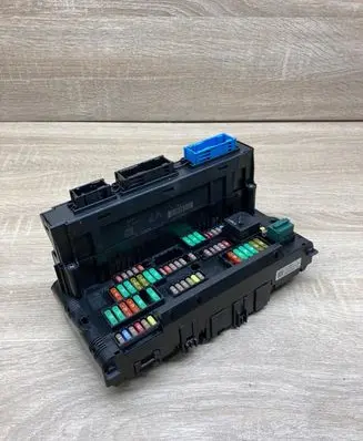 BMW 5 F10 F11 Fuse module 9353421 9252815