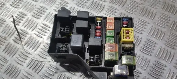 Mitsubishi Carisma Fuse box set B11342