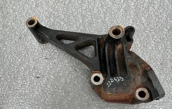 Nissan King Cab, Navara EGR valve cooler bracket 14715VK500