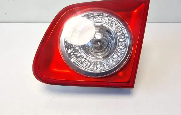 Volkswagen Jetta V Tailgate rear/tail lights 1K5945094