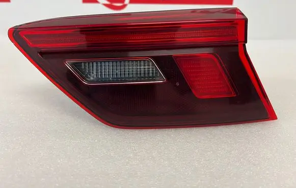 Volkswagen Tiguan Tailgate rear/tail lights 5NA945094F 00524490