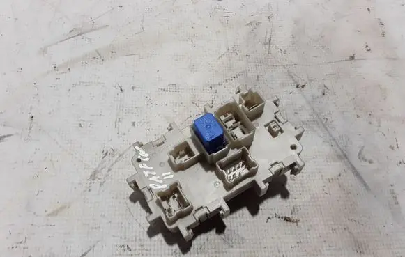 Nissan Pathfinder R51 Fuse module 1052918