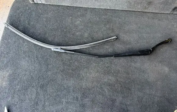 Land Rover Evoque II Windshield/front glass wiper blade K8D217526AA