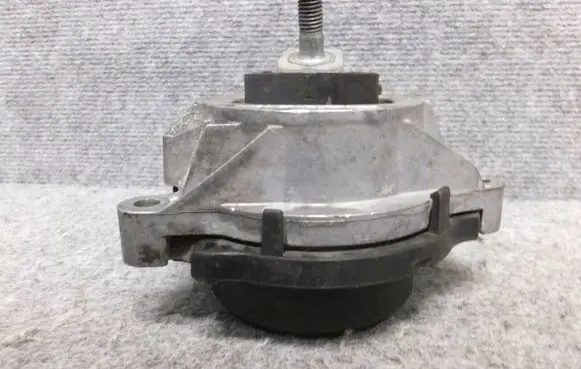 BMW 4 F36 Gran coupe Engine mount bracket 6856403