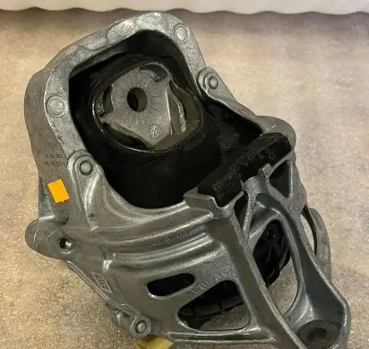 Audi Q7 4M Engine mount bracket 4M0199372GL
