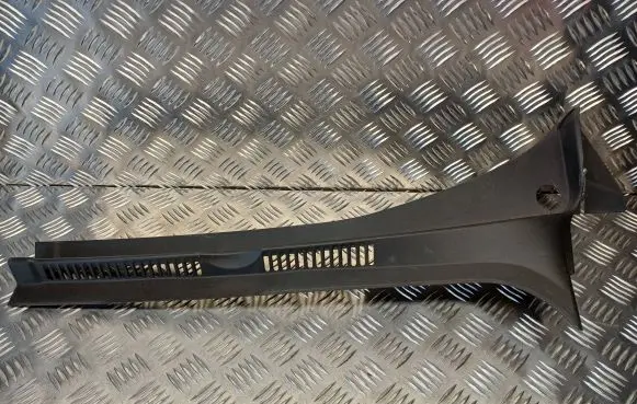Volkswagen Golf Plus Wiper trim 5M0819403B