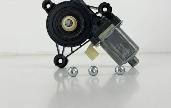 Audi A1 Front door window regulator motor 0130822705