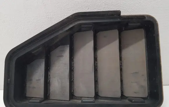 Quarter panel pressure vent