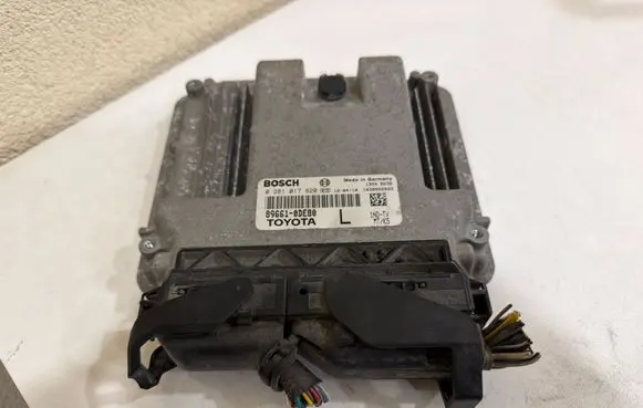 Toyota Yaris Engine control unit/module 896610DE80
