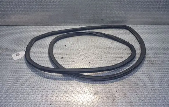 Mercedes-Benz Vito Viano W639 Rubber seal front door window/glass 