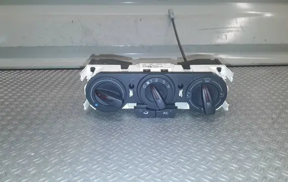 Seat Ibiza IV (6J,6P) Climate control unit 6J0820045A