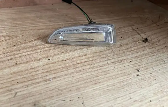 Opel Astra J Front fender indicator light 13273104