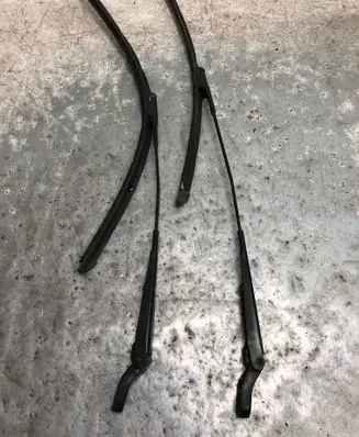 Skoda Fabia Mk2 (5J) Front wiper blade arm 5J1955410B 5J1955409B