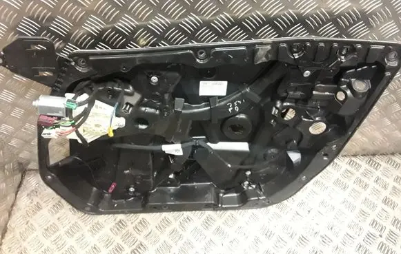 Mercedes-Benz C W205 Front door window regulator with motor A2057220270 2057220270