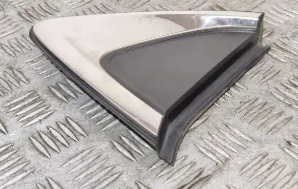 Rear fender molding trim