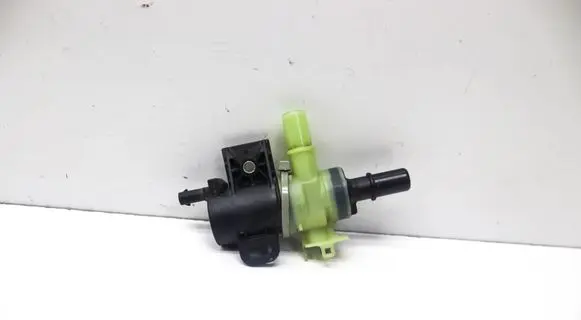 Land Rover Range Rover Sport L461 Engine mount vacuum valve L8D29285A