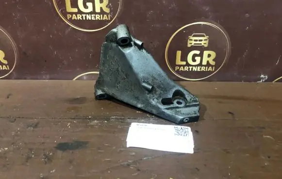 Volvo V70 Engine mounting bracket 9209959